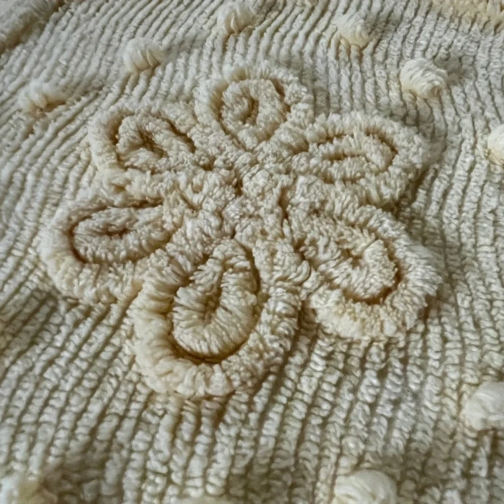Vintage Chenille Bedspread Full Queen Butter Yellow Daisy Candlewick Quilt